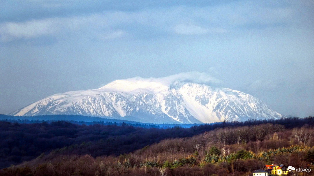 Felhős időben, szűrt fény mellett