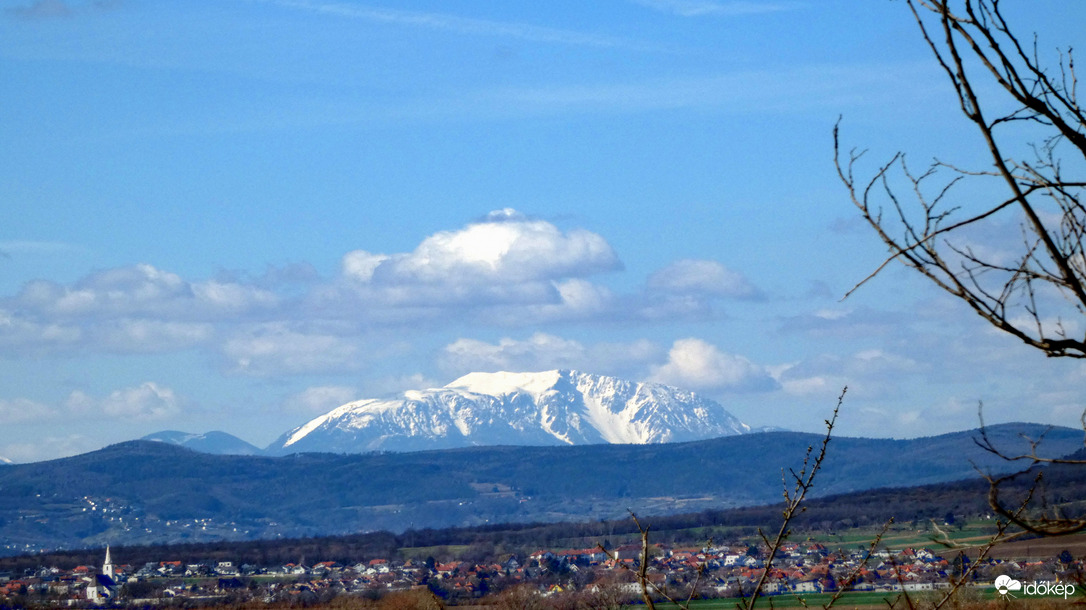 Tavaszi párás panoráma