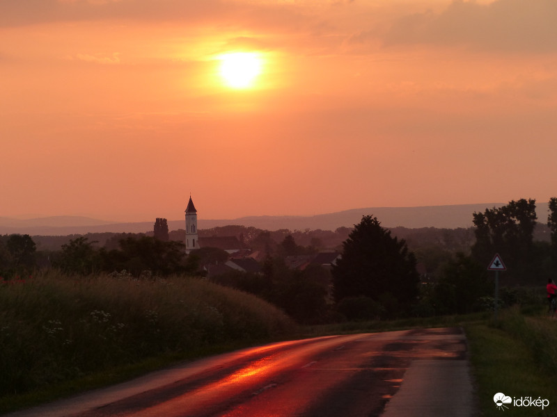 Naplemente az úton