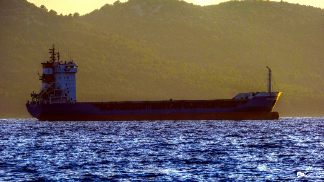 Hát semmit sem hoztál ?