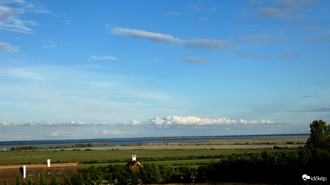 Fertő-tó felett hosszú felhő