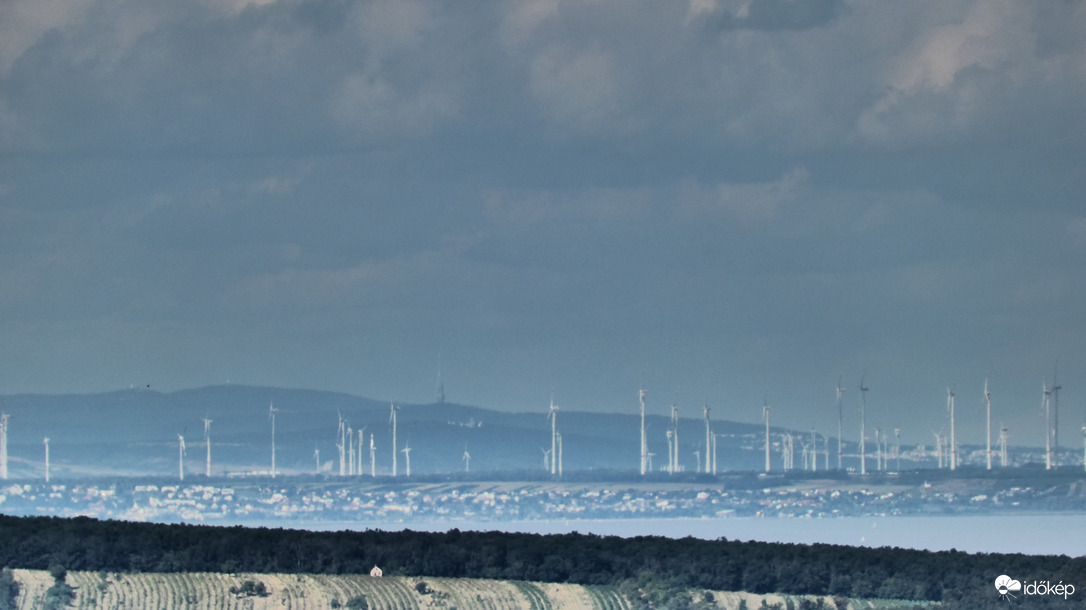 Pozsonyi TV-torony,osztrák szélerőművekkel - Sopronból