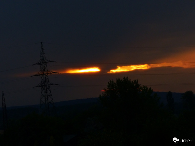 Figyelnek