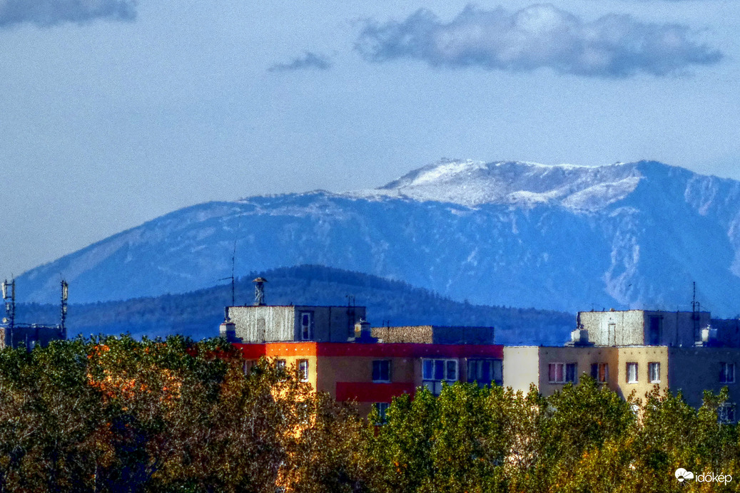 Éjjel a szomszédban szállingózott 