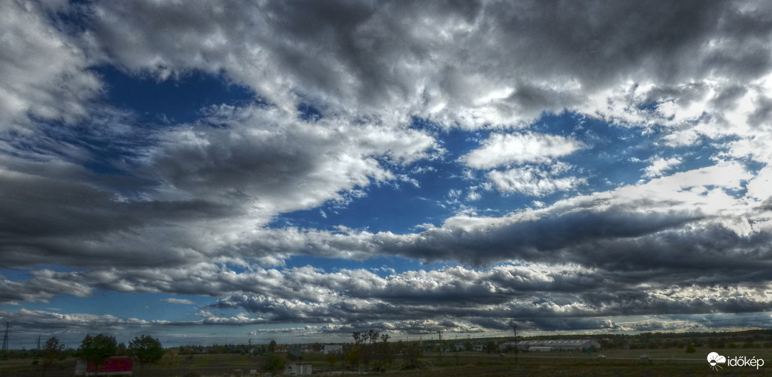 Felhős panoráma