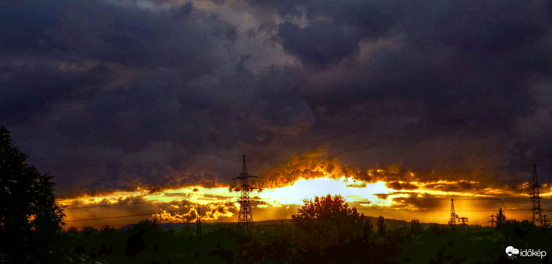 "Aranyozott" naplemente