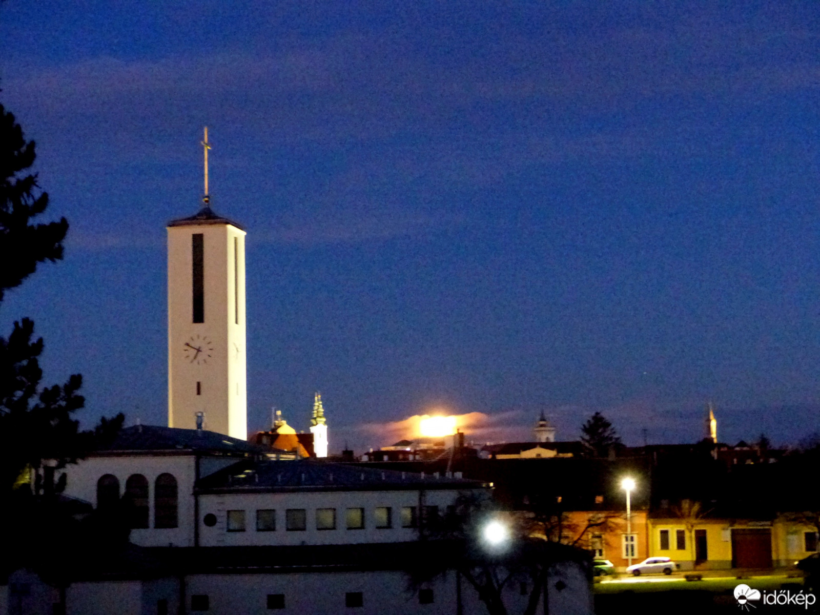 Lemenő hold