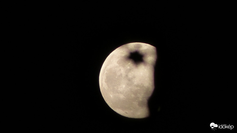 "Messiás" kráter a Holdon