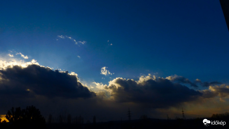 Egymásnak feszülés