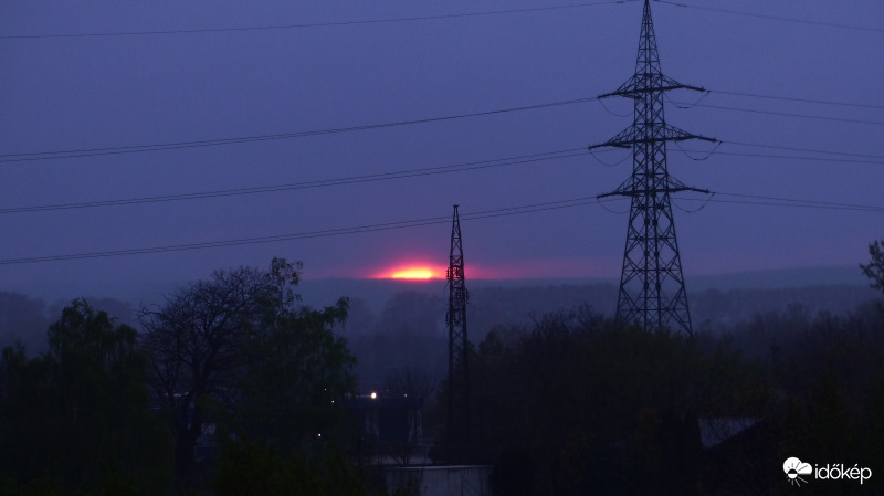 Ha egyszer esni kezd, a Nap akkor is lemegy