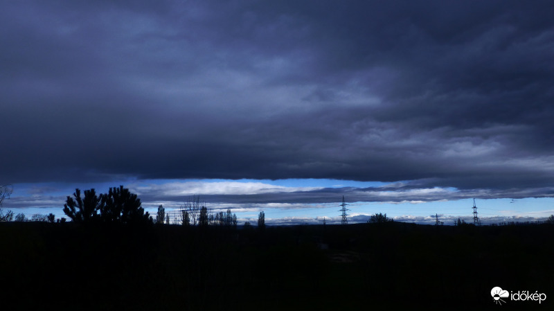 Front "nyújtotta" láthatár