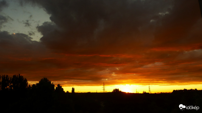 Vörösödő felhők