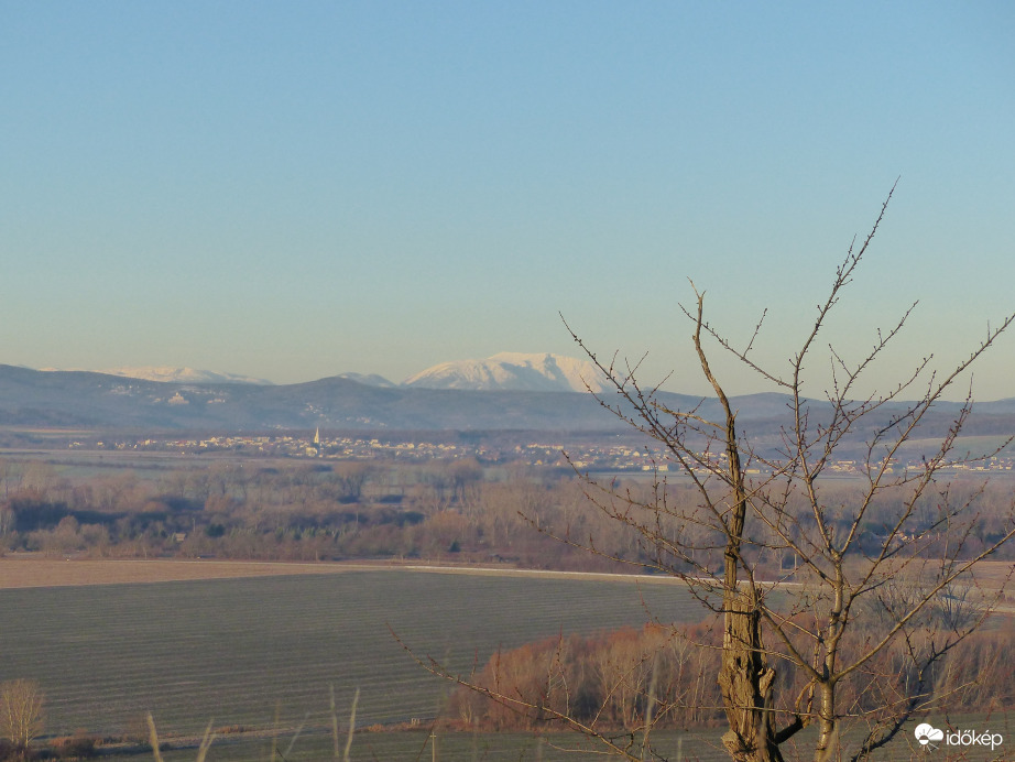 A Rax és a Schneeberg (A) a soproni Bécsi-dombról