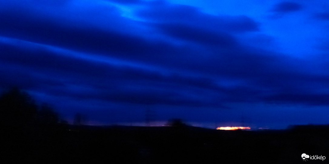 Kékbársony az égen