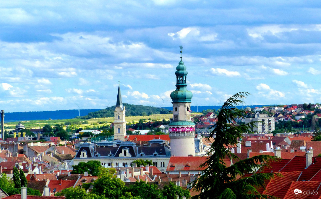 Júniusi panoráma