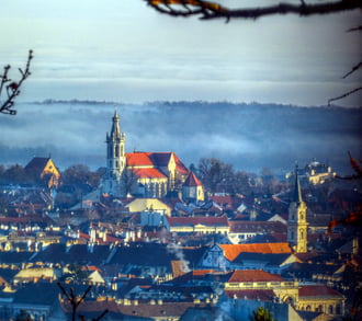 Szent Mihály temploma Sopronban, egy párás hajnalon