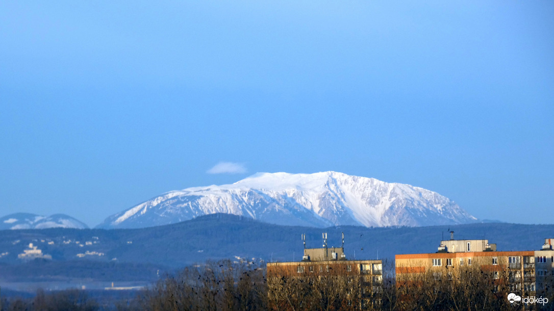 Felhőpamaccsal (és árnyékával)