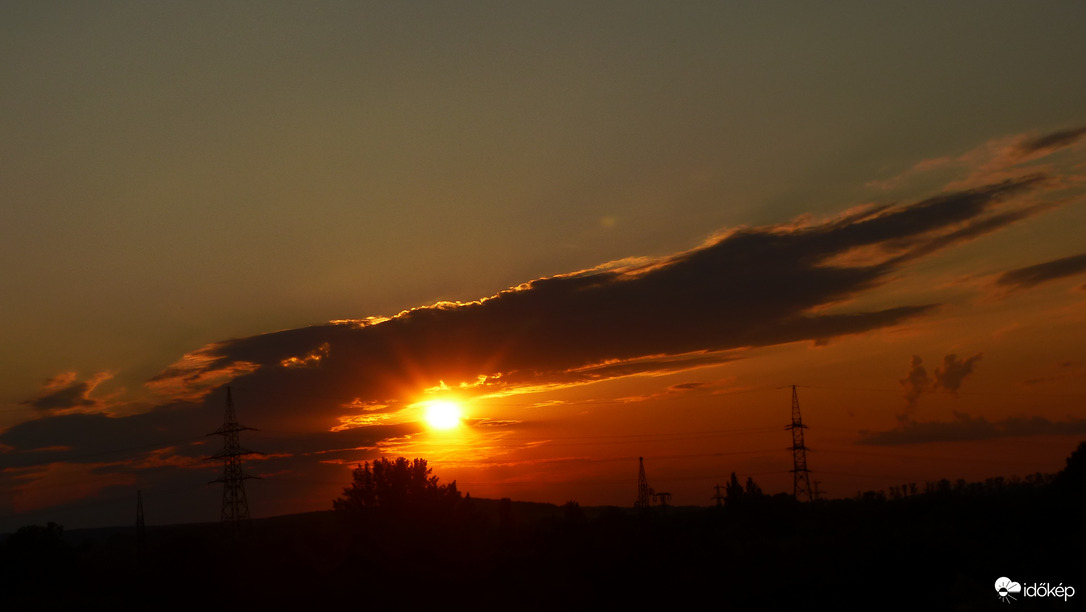 Naplemente -örömükben ugrálókkal