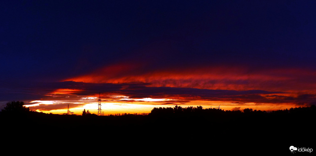A felhő vörös lencséje