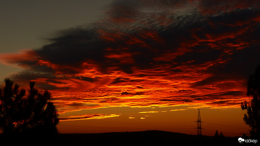 Felhőnek tűz-tengere