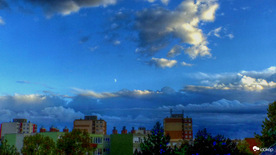 Lakótelep félholddal