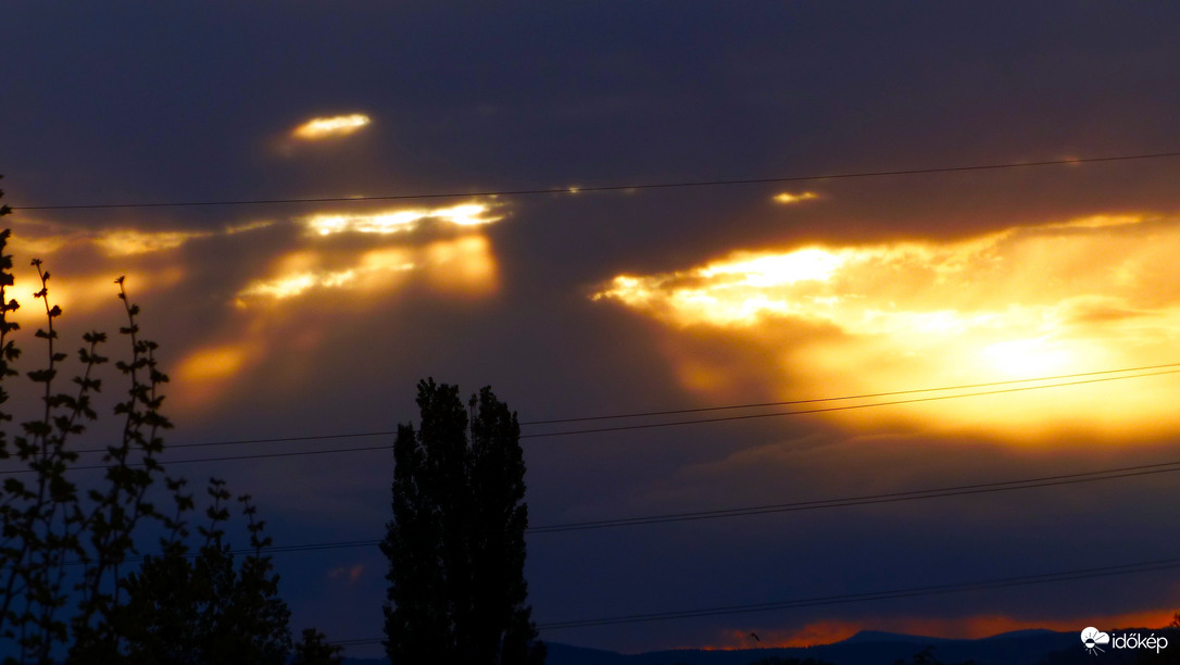 Kezdődő naplemente