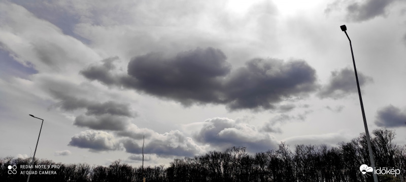 Hutbájd parkoló a front vonalában