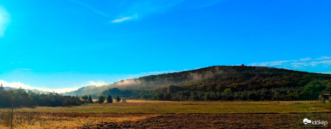 Párolgó őszi hajnalon