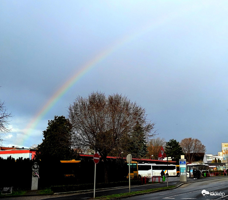 Szivárványos buszpályaudvar