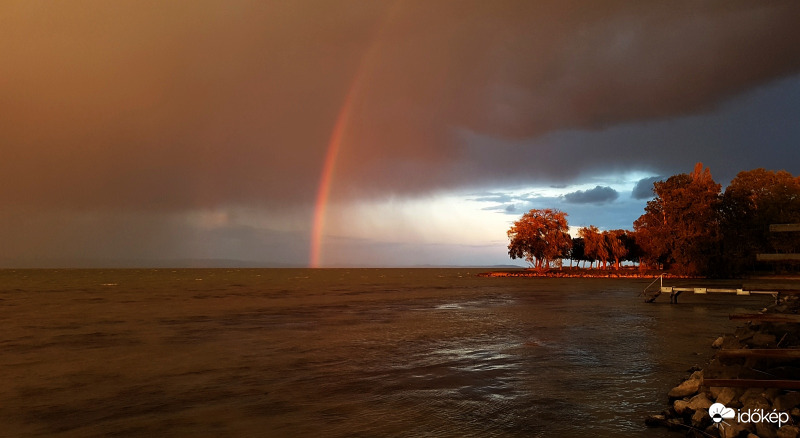 Balatonboglár 2021.10.13 naplemente előtt.