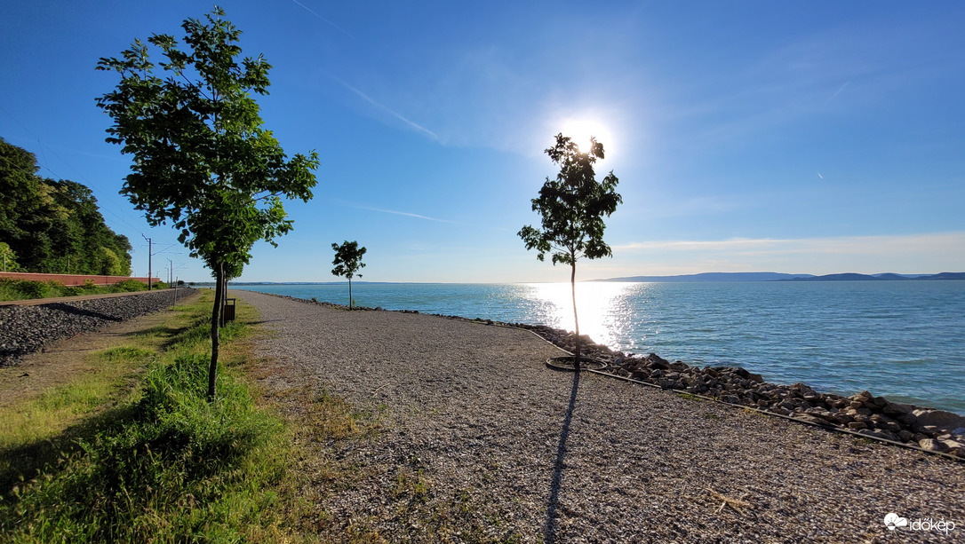 Szikrázó Balaton