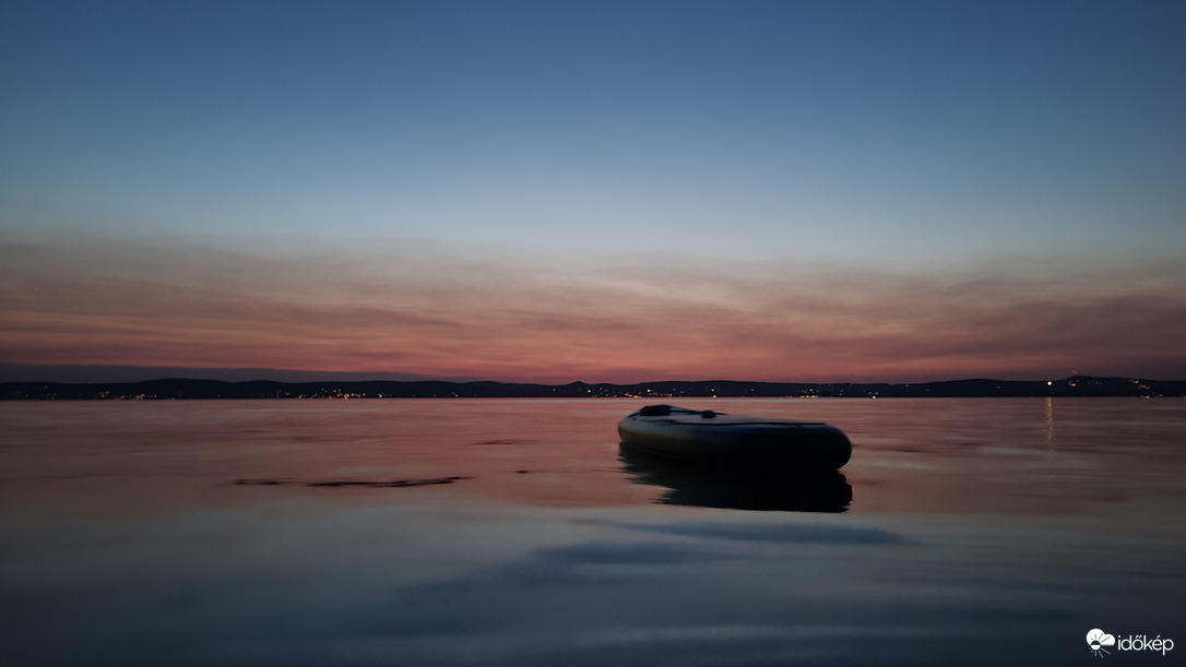 Este már melegebb a Balaton víze, mint a levegő.