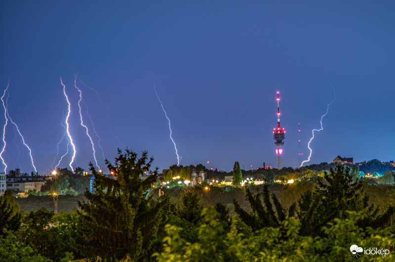 villámok tánca a Telekom torony körül 