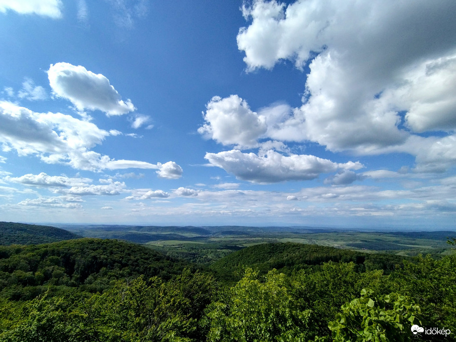 Kilátás a Buzgó-kőről