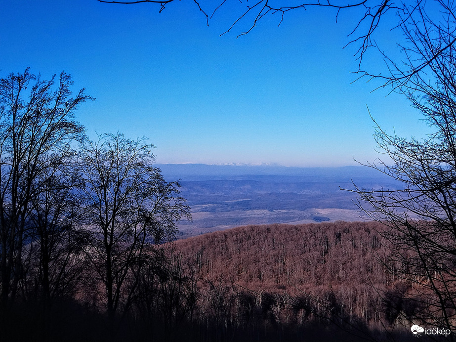 Háttérben a Magas-Tátra vonulatai