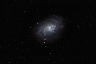 Triangulum galaxis 3 millió fényévre. 143db 1 perces expókkal fotózva. 