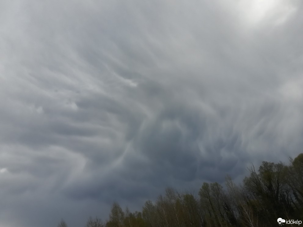 Újudvar