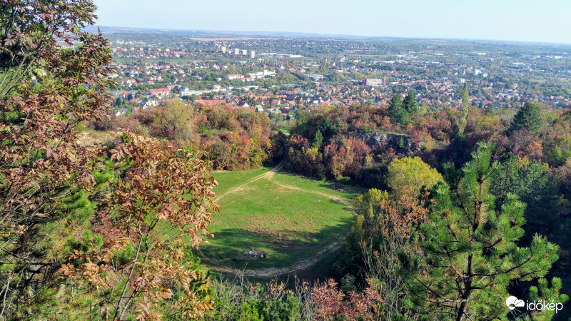 Őszi kilátás Pécsre