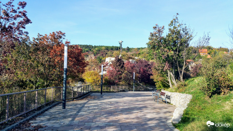 Ősz a pécsi Havihegyi sétányon