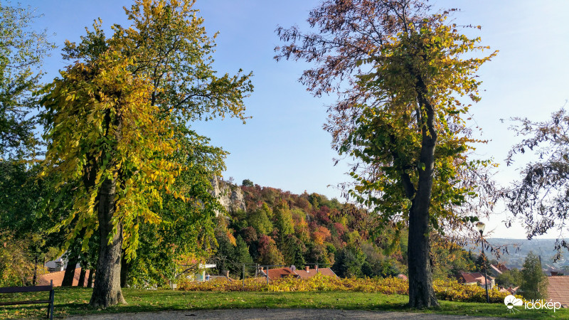 Ősz a Tettye téren
