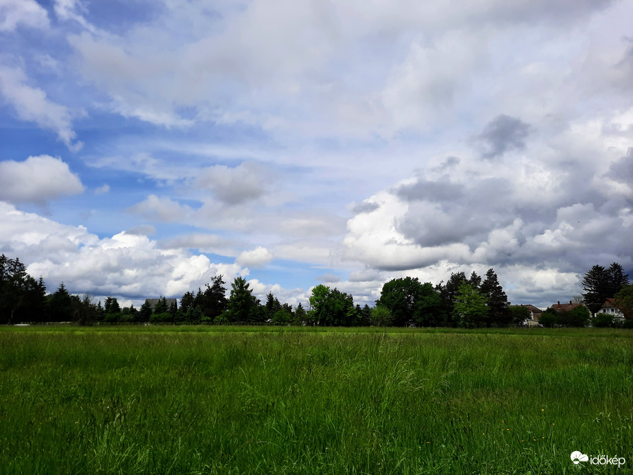 Gomoly és esőfelhők