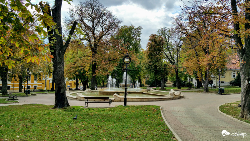Ősz a pécsi Szent István téren