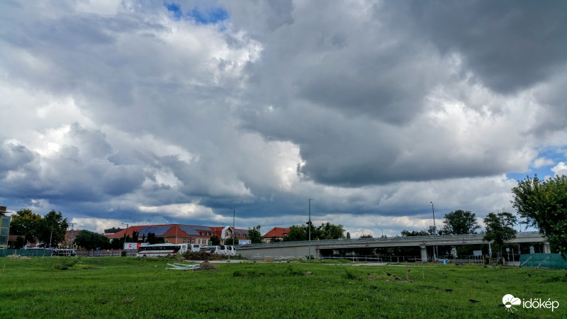 Záporfelhő Pécsett