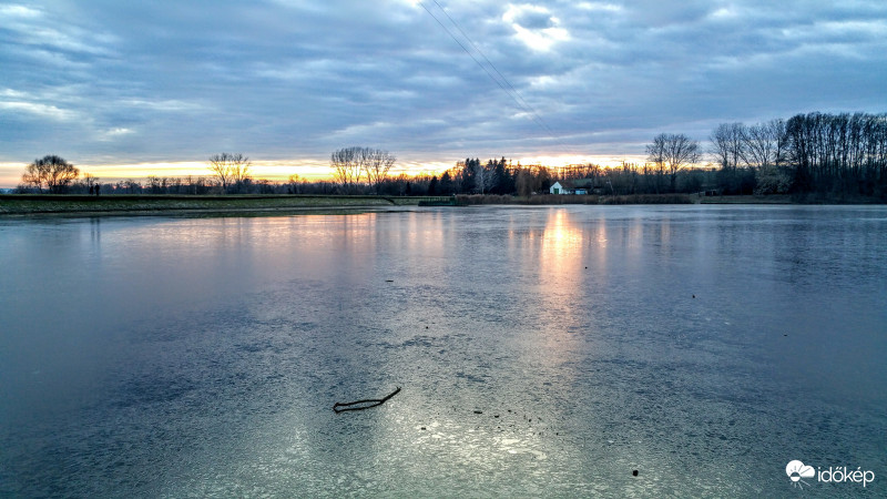 Napnyugta a Deseda-tónál