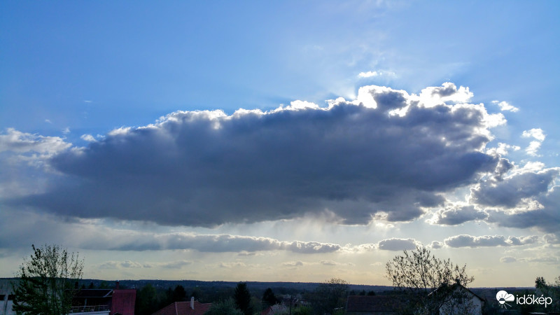 Felhők, fények, napsugár, Pécs