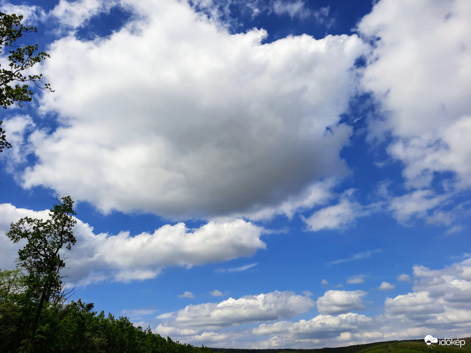 Tavaszi gomolyfelhők