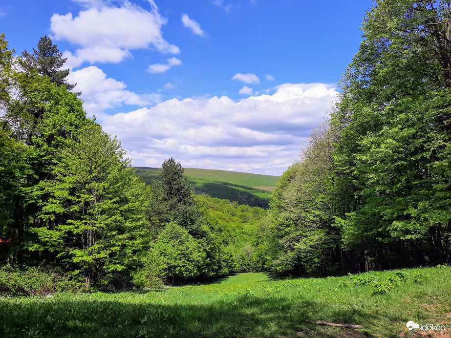 Tavaszi gomolyfelhők