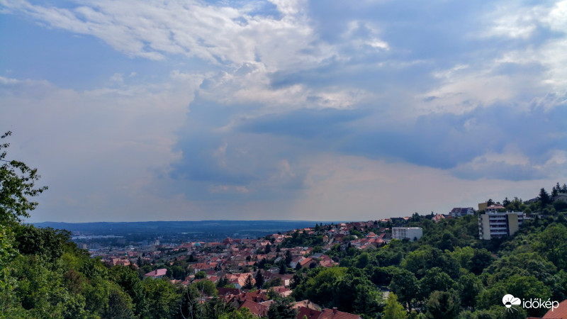 Záporfelhő Pécsett