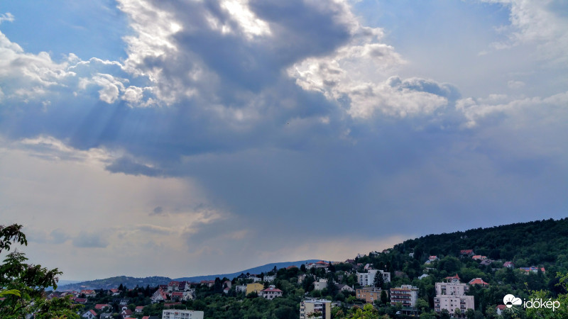 Záporfelhő Pécsett