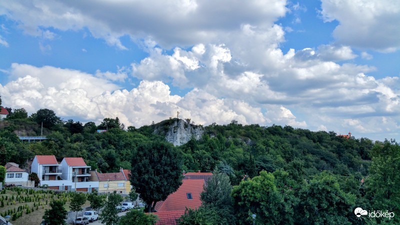 Pécsi gomolyfelhők